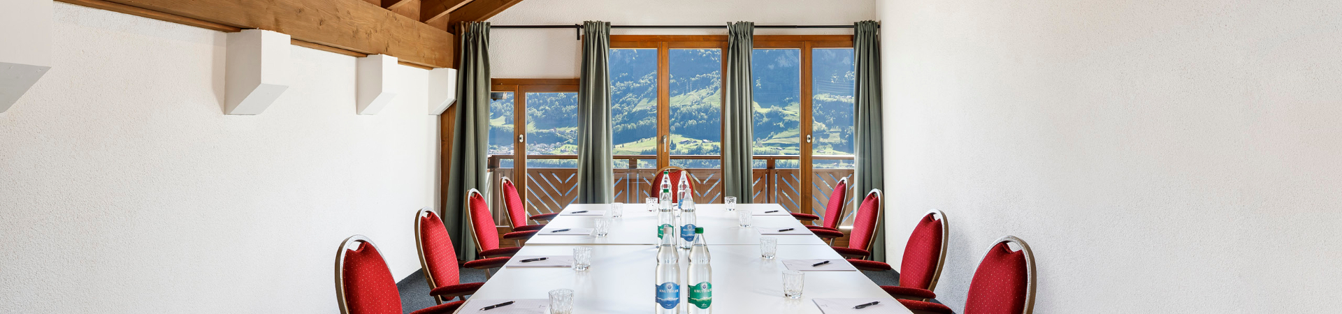 Seminarraum mit Panoramafenstern