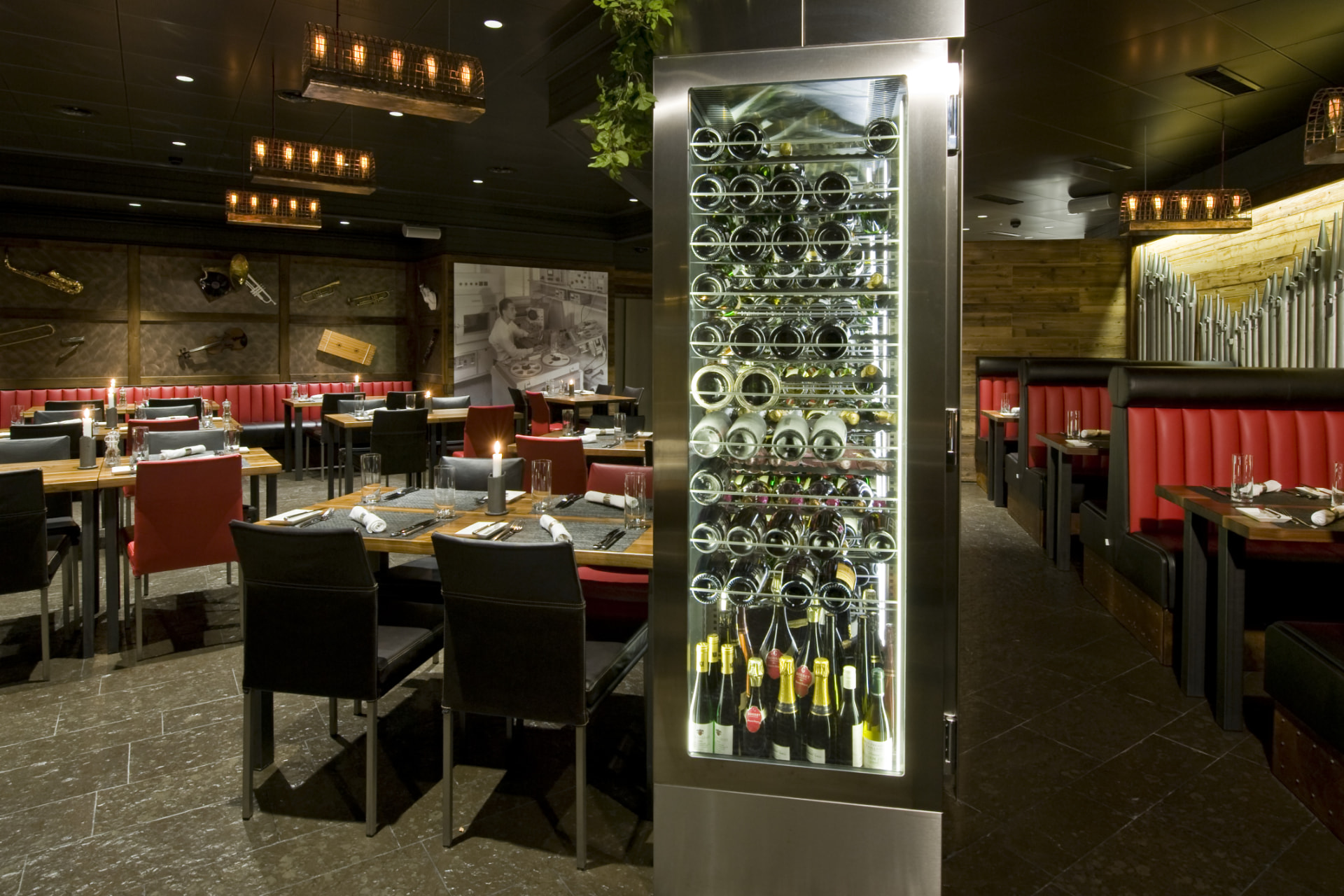 Restaurant tonWERK mit Weinklimaschrank