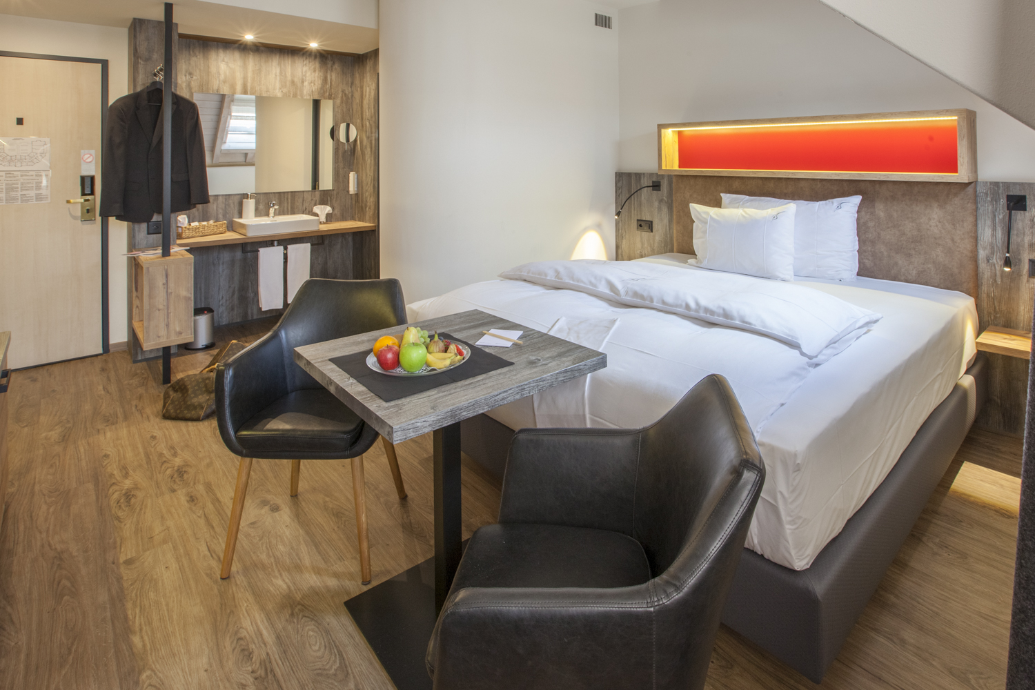 Designzimmer mit Boxspringbett