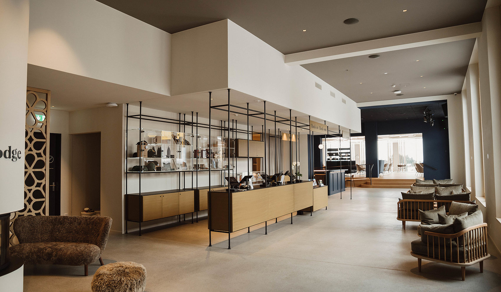 Moderne Lobby der Stoos Lodge