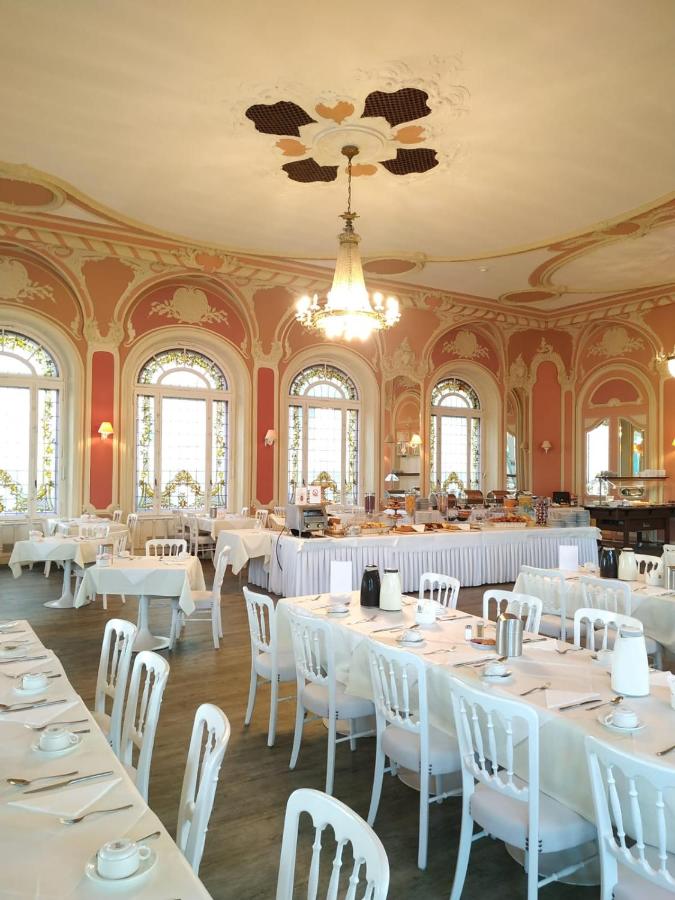 Belle-Epoque-Speisesaal mit Deckenmalerei