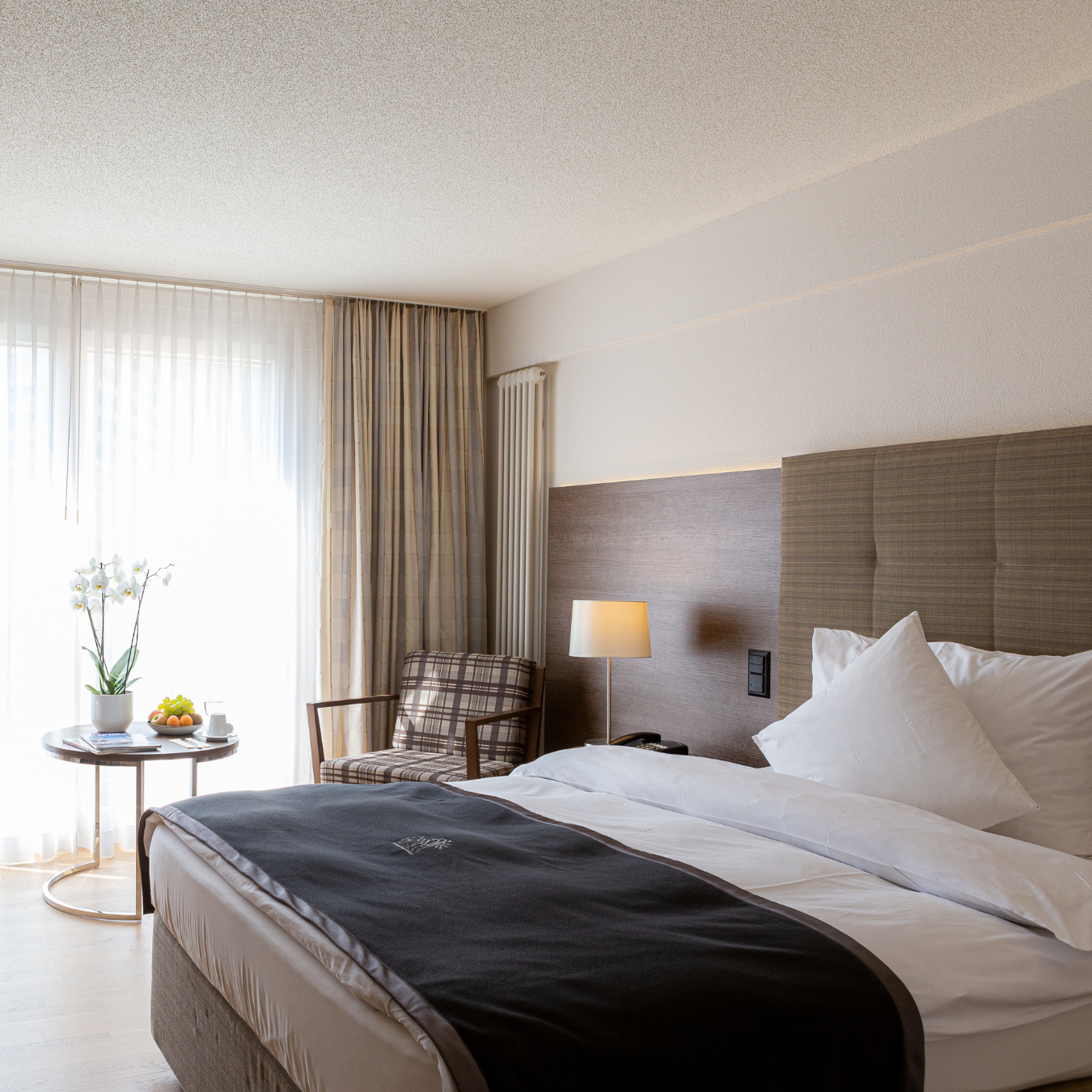 Hotelzimmer mit Sitzecke