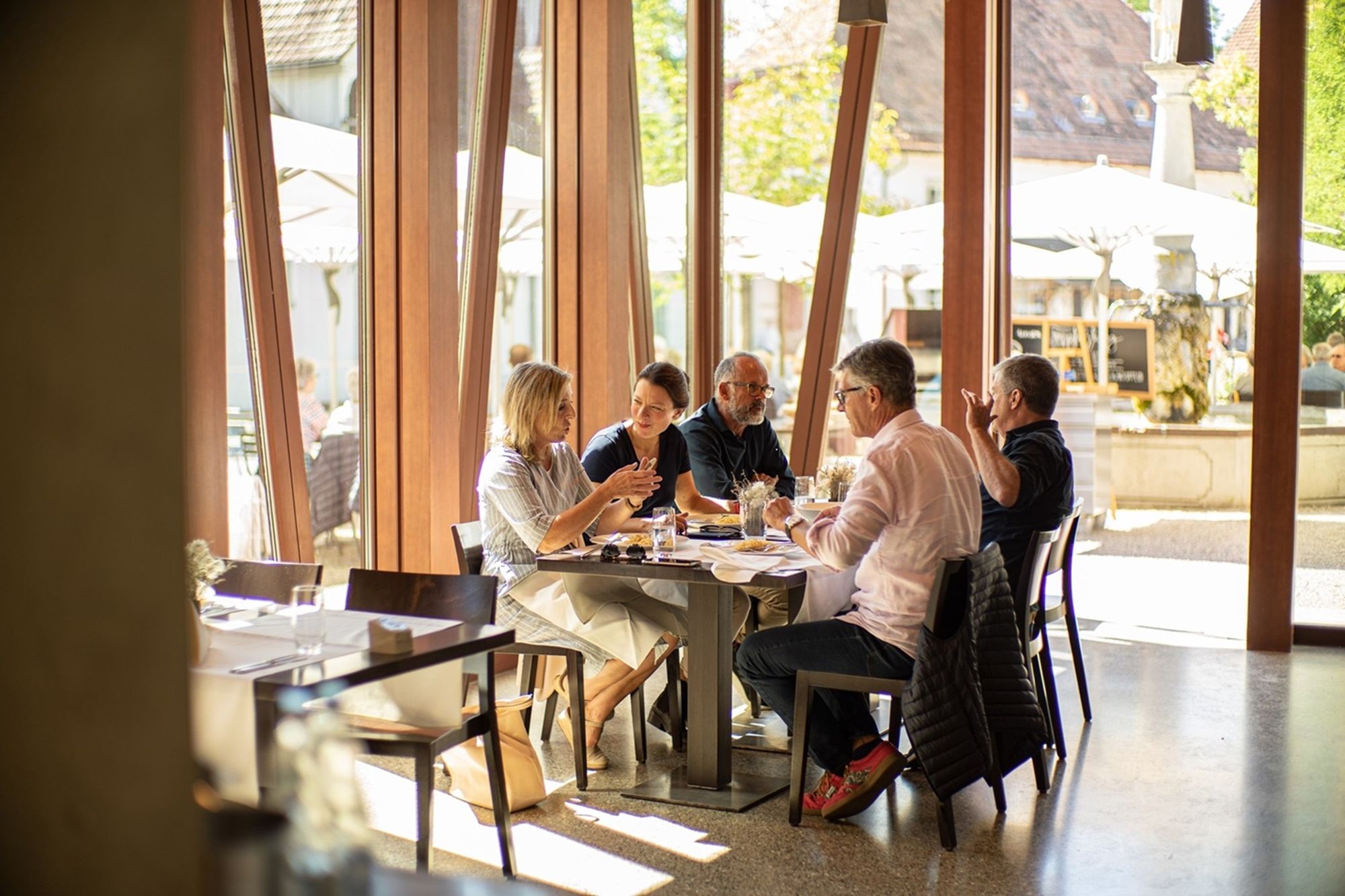 Restaurant mit Blick in den Innenhof