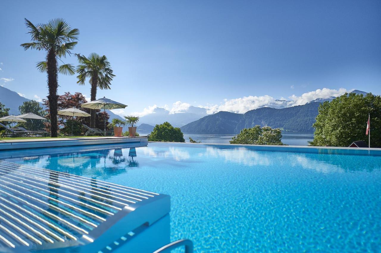 Infinity-Pool mit Blick auf den Vierwaldstättersee