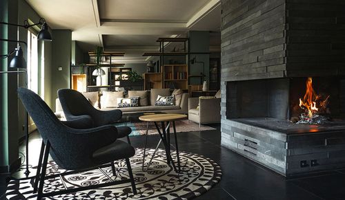 Lobby Lounge mit offenem Kamin