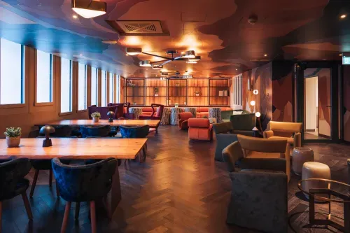 Stylische Lounge mit gemütlichem Ambiente