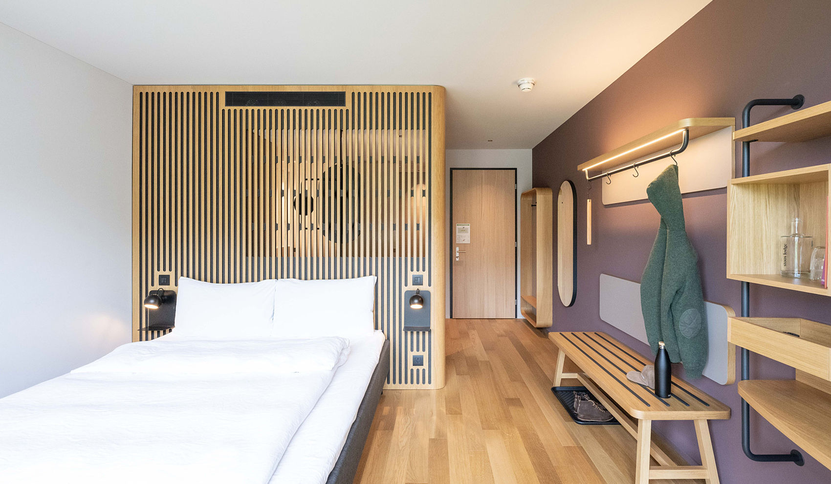 Doppelzimmer mit Holzdesign